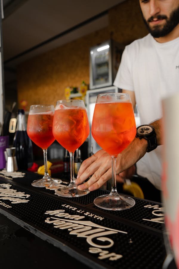 Location mobilier événementiel : le bar à Spritz pour une ambiance estivale
